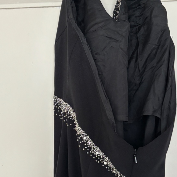 Vintage Black Long Crystal Embellished Evening Gown - Perfect for the Holidays - Picture 5 of 9